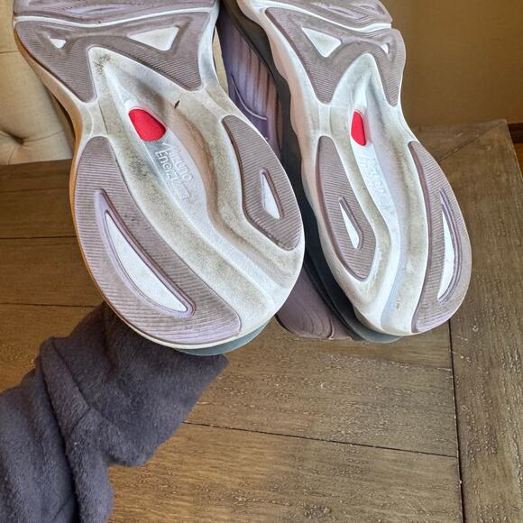 Mizuno Wave Sky 6 Women's Size 9 EU 40 Lavender White Gray Running Walking - Picture 6 of 16